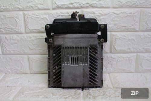 Блок управления двигателем ECU 8E0907559H