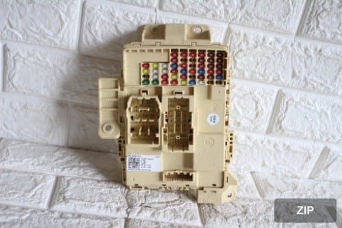 Блок предохранителей (Fuse Box)