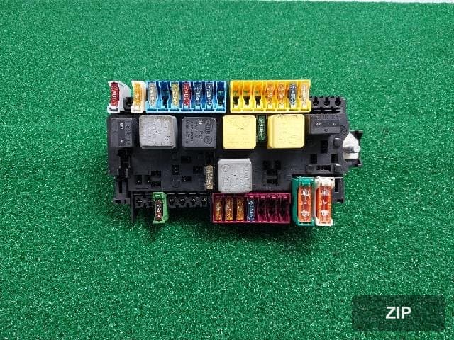 Накладка передней панели Mercedes-Benz 200 d (A 246 906 71 00)