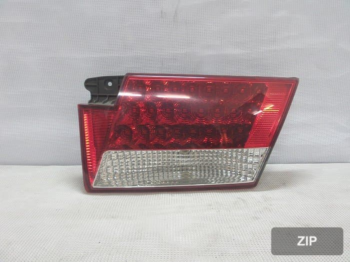 Задний фонарь правый (LED, крышка багажника)