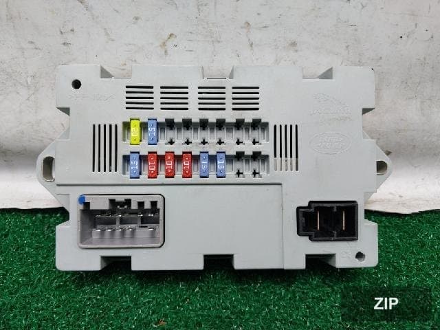 Панель в салоне Land Rover Discovery Sport (CPLA-14Q073-AA)