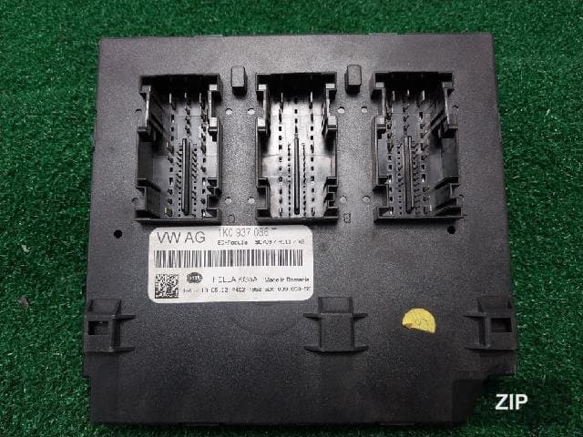 Блок управления в салоне Volkswagen Golf (1K0 937 086 T)