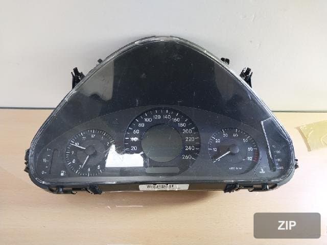 Панель приборов Mercedes-Benz E200 (211 540 3648)