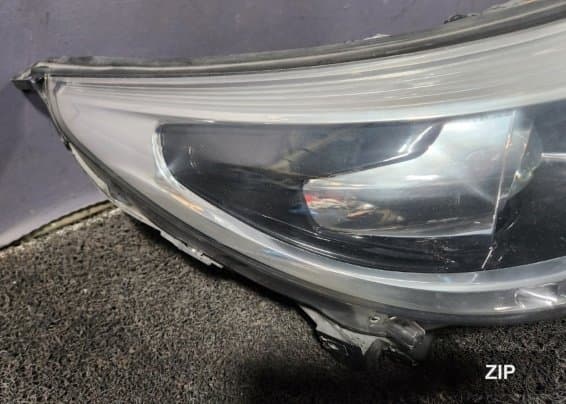 Фара передняя правая HID ксенон