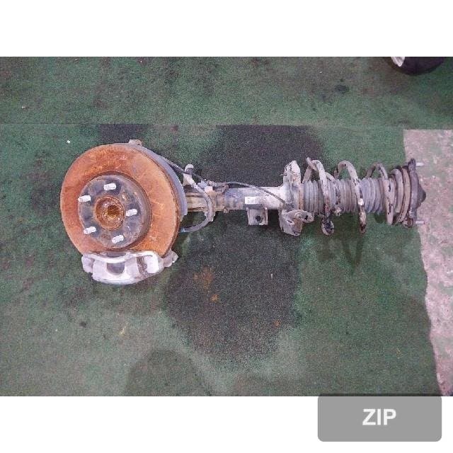 Поворотный кулак передний правый