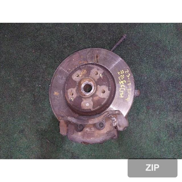 Поворотный кулак передний правый