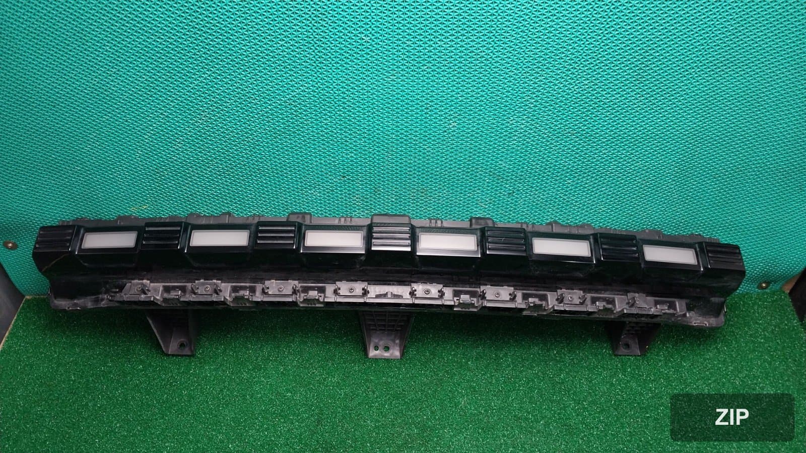 KG모빌리티 Torres EVX E5 2024 — фонарь центральный позиционный 8330142000