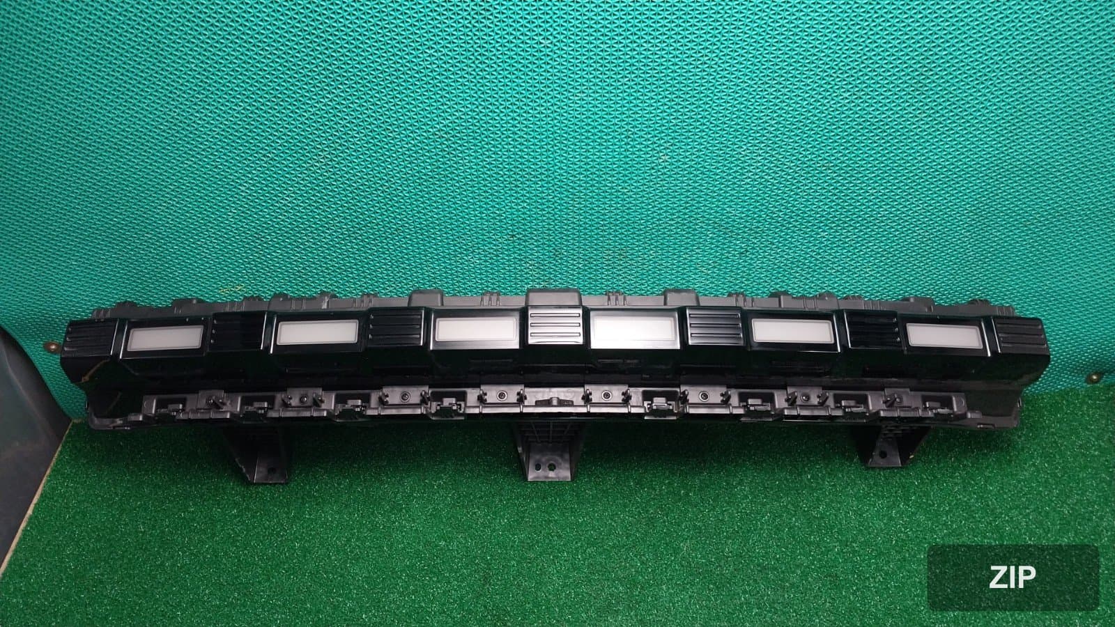 KG Mobility Torres EVX E5 2024 — центральный позиционный фонарь