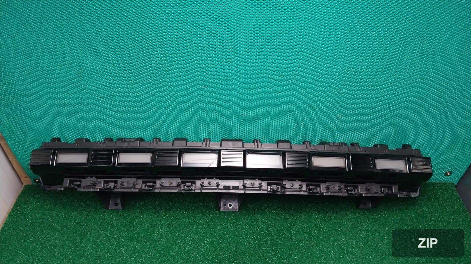 KG모빌리티 Torres EVX E5 2024 — лампа центральная позиционная 8330142000