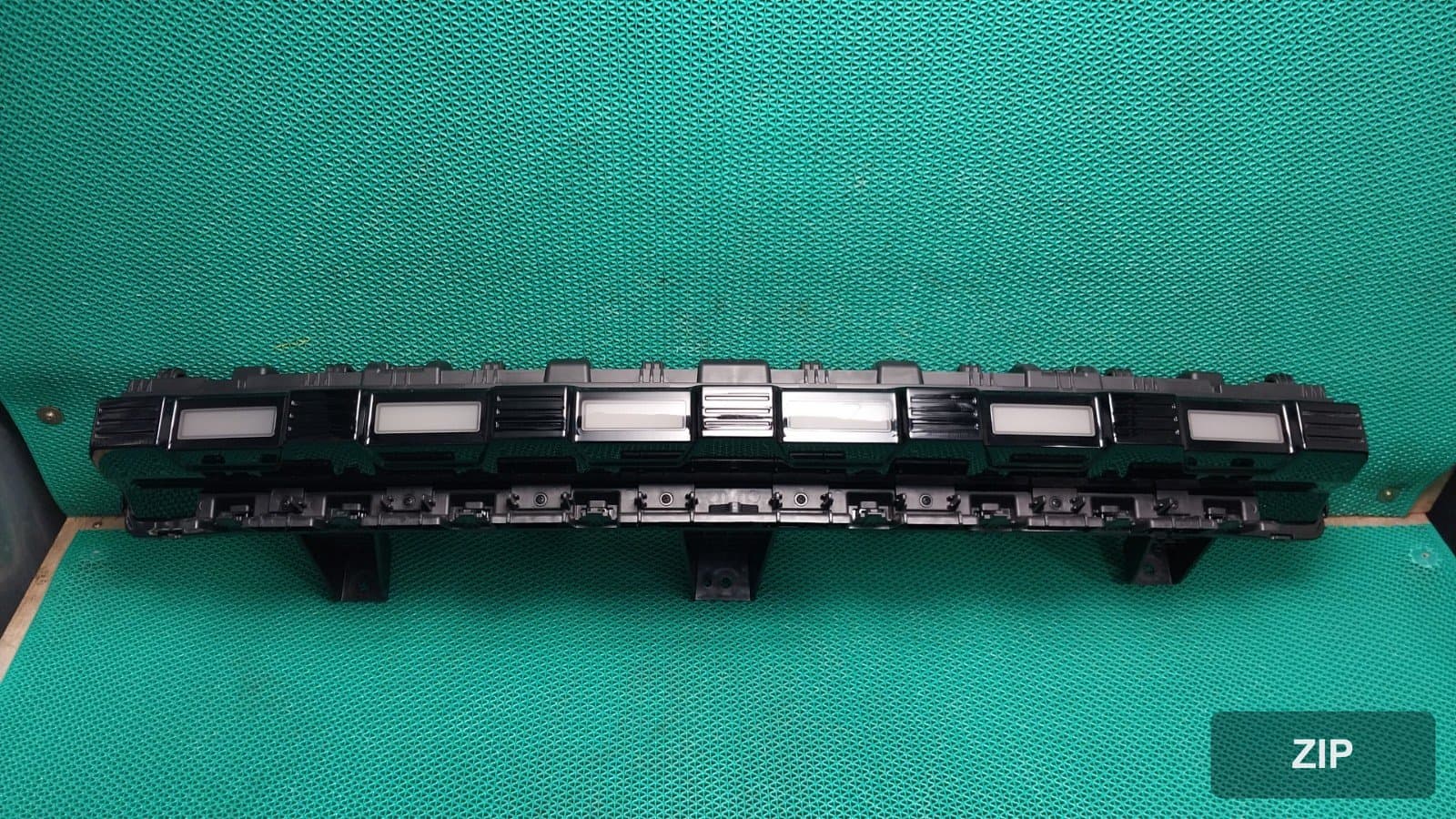 KG모빌리티 Torres EVX E5 2024 — лампа центральной консоли 8330142000
