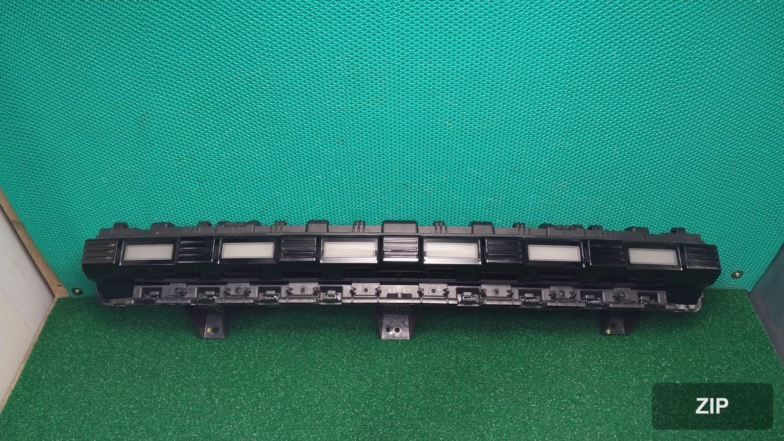 KG모빌리티 Torres EVX E5 2024 — центральный позиционный фонарь 8330142000
