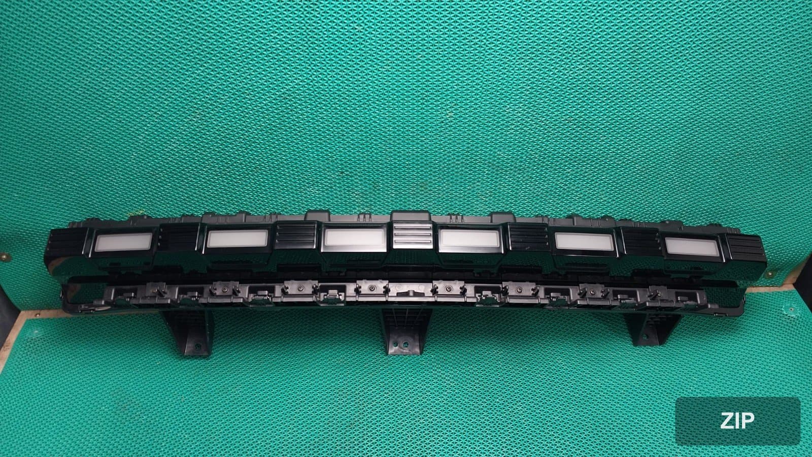 KG Mobility Torres EVX E5 2024 — лампа центрального позиционного света