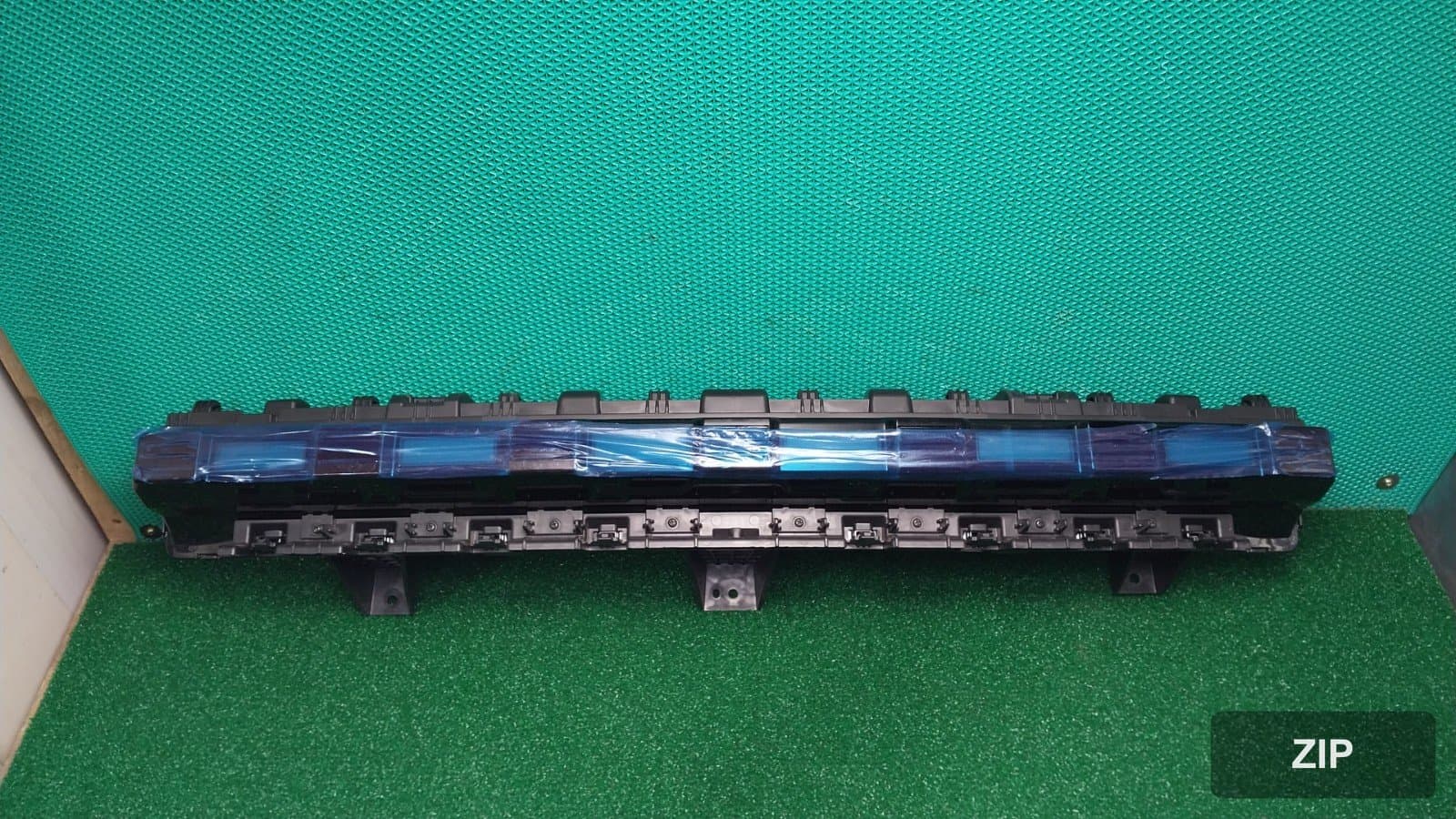 KG모빌리티 Torres EVX E5 2024 — центральный позиционный фонарь 8330142000