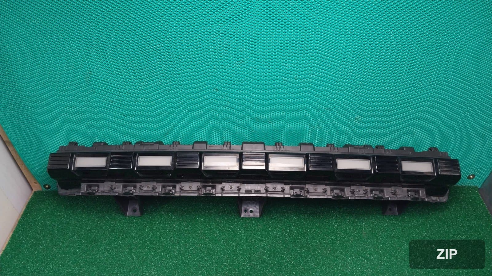KG Mobility Torres EVX E5 2024 — лампа центральная (средняя) на панели