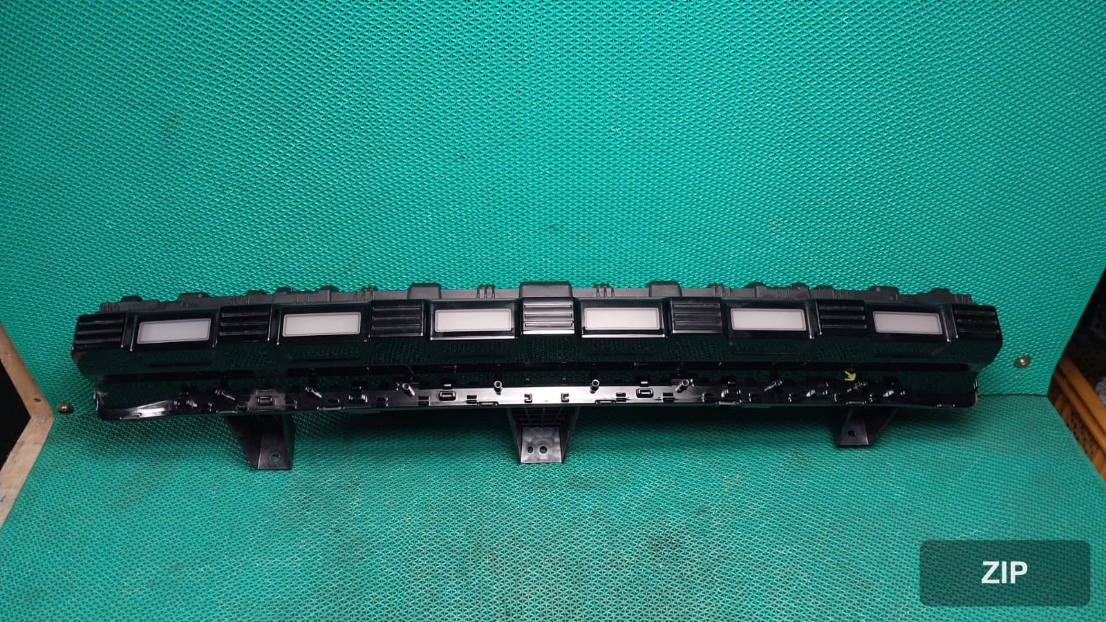 KG모빌리티 Torres EVX E5 2024 — центральный фонарь позиции