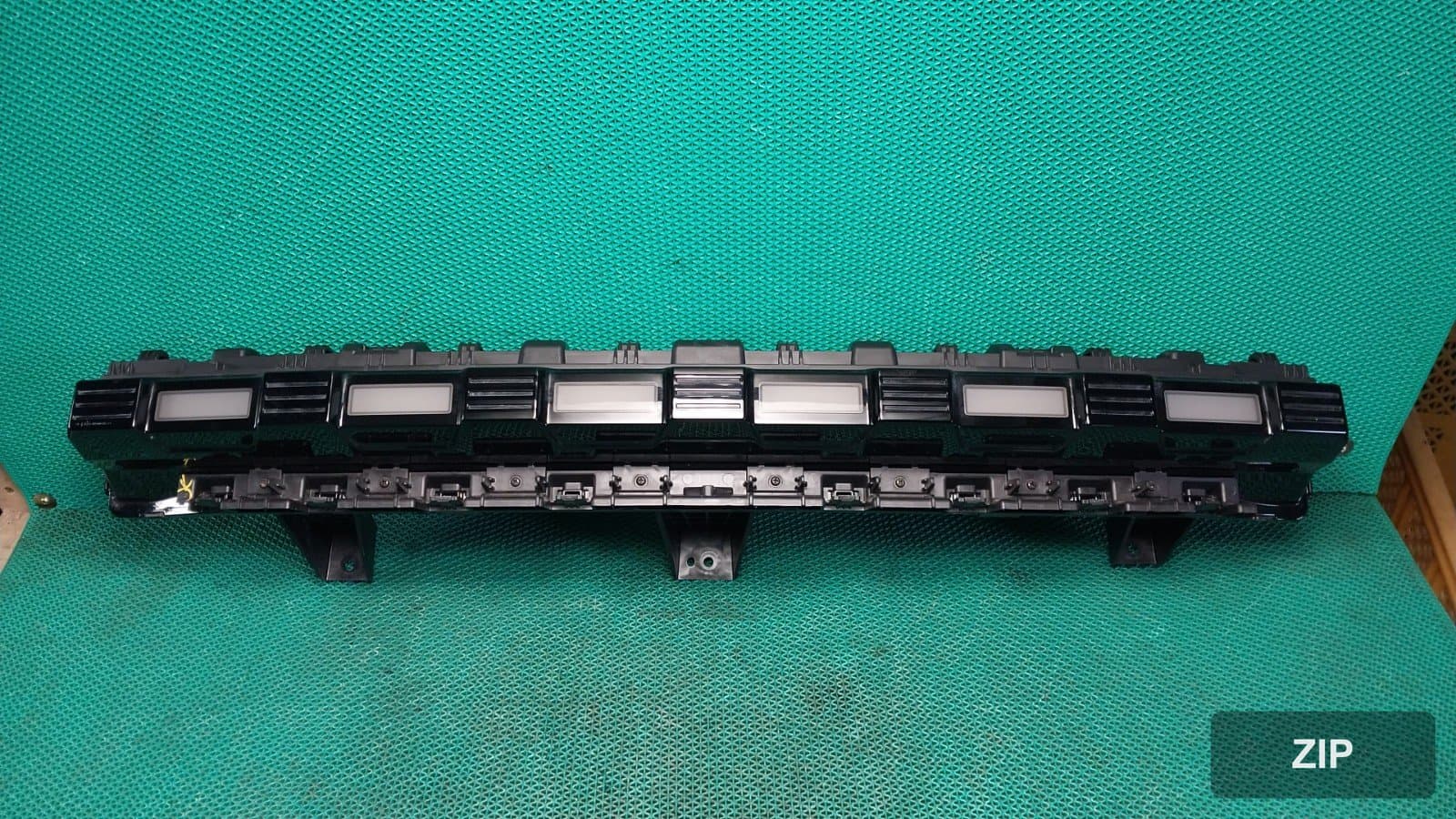KG모빌리티 Torres EVX E5 2023 — центральный позиционный фонарь 8330142000