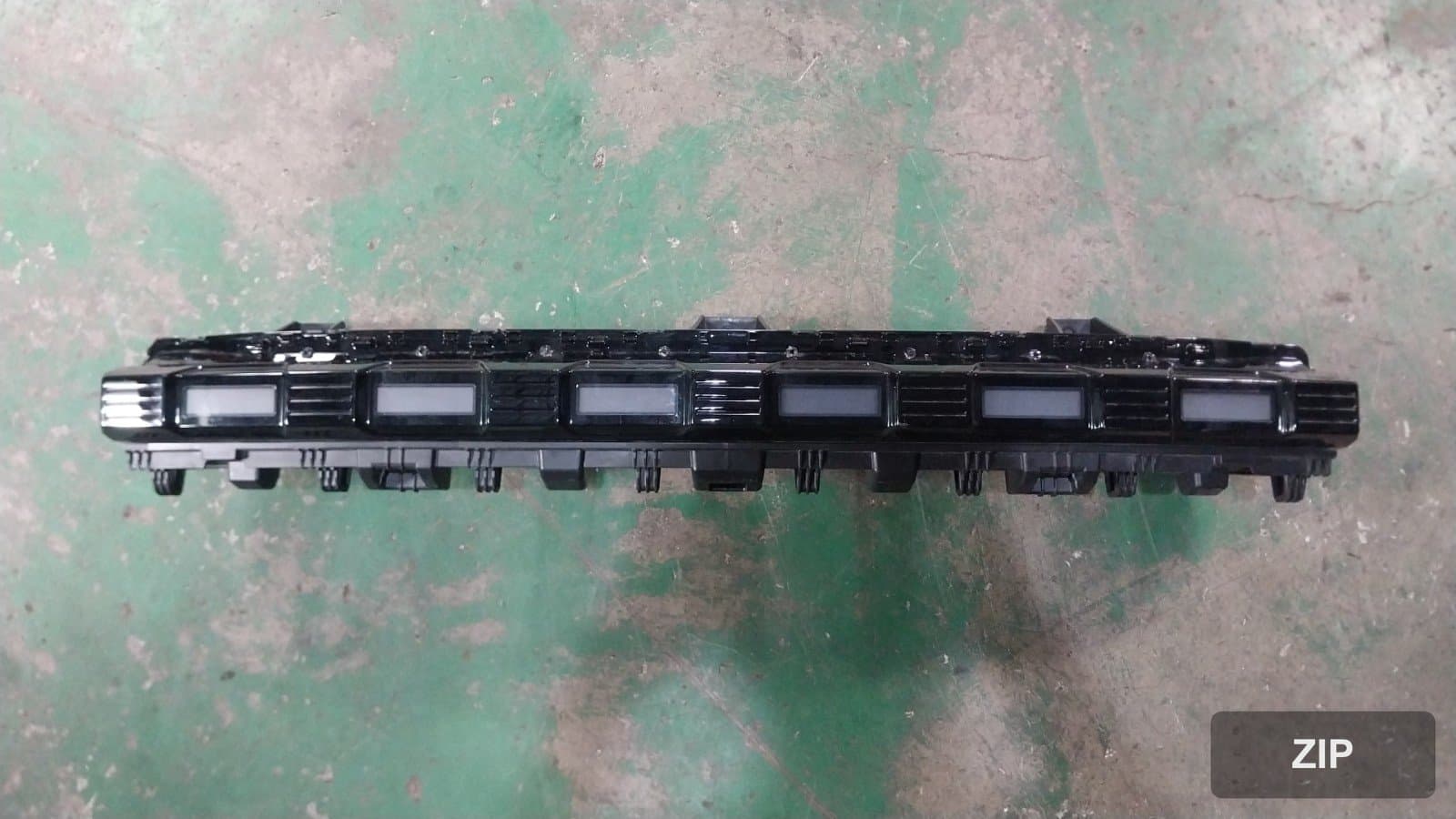 KG Mobility Torres EVX E5 2023 — ламповый центральный габарит левый