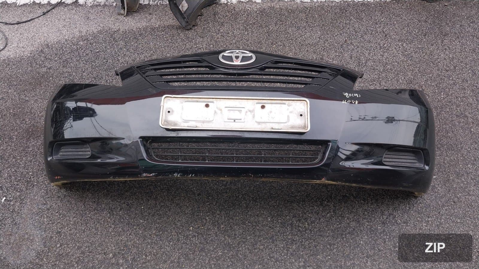 Toyota Camry 2008 — передний бампер