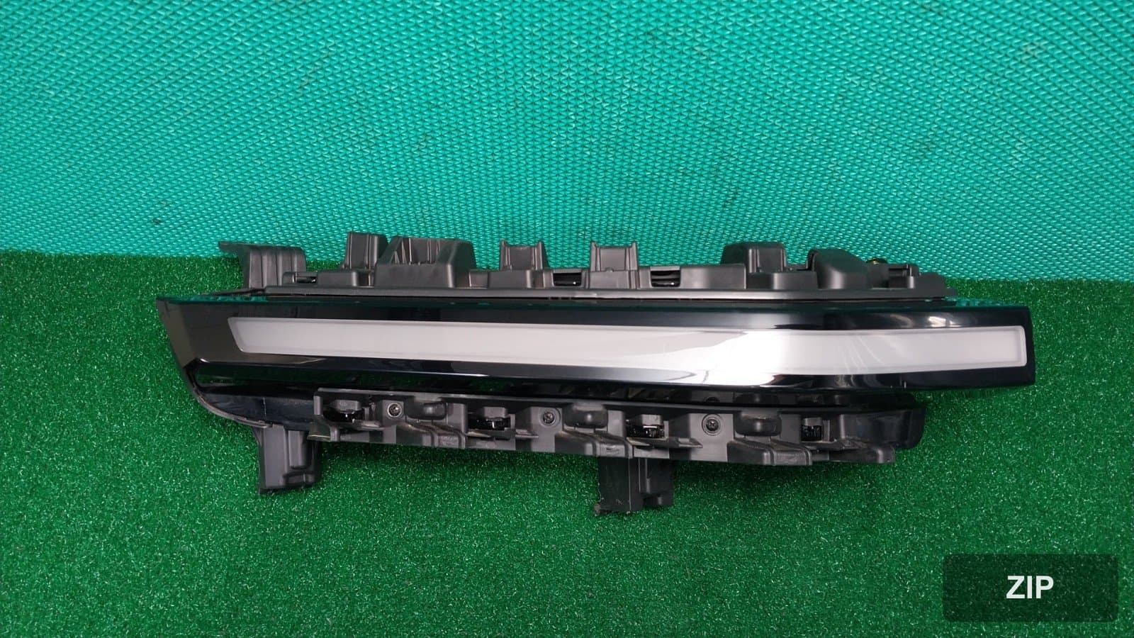 KG모빌리티 Torres EVX E5 2024 — дневной ходовой огонь правый