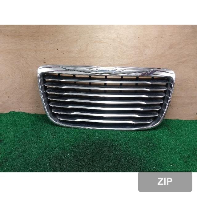 Chrysler The New 300C 2012 — решетка радиатора 9402722