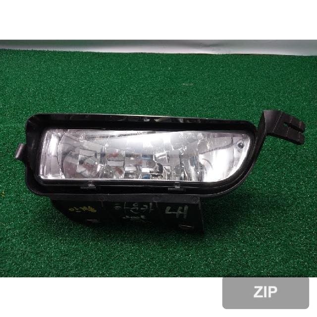 Lincoln Town Car 2003 — противотуманная фара левая 3W13-15A255-A
