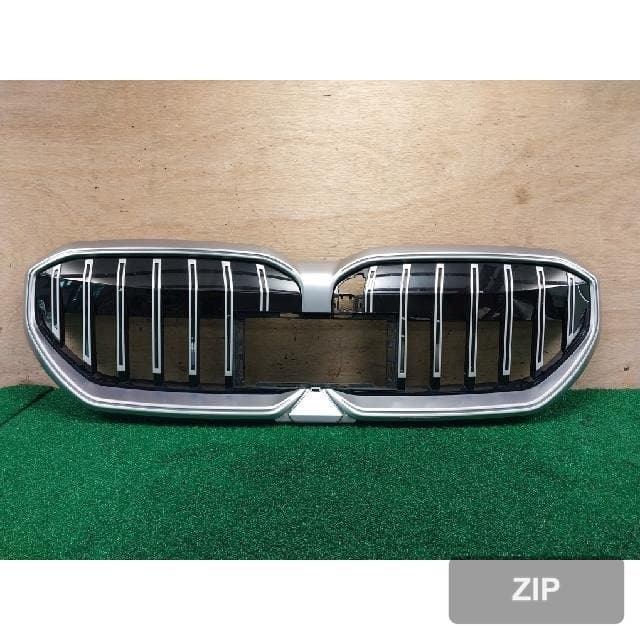 BMW 530i xDrive 2024 — решётка радиатора