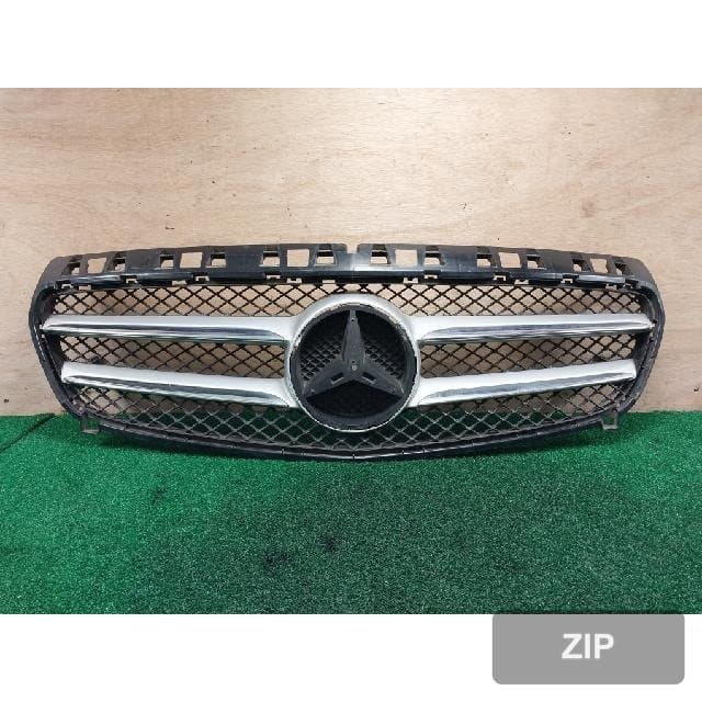 Mercedes-Benz A200 CDI BlueEFFICIENCY 2015 — решётка радиатора A1768880260