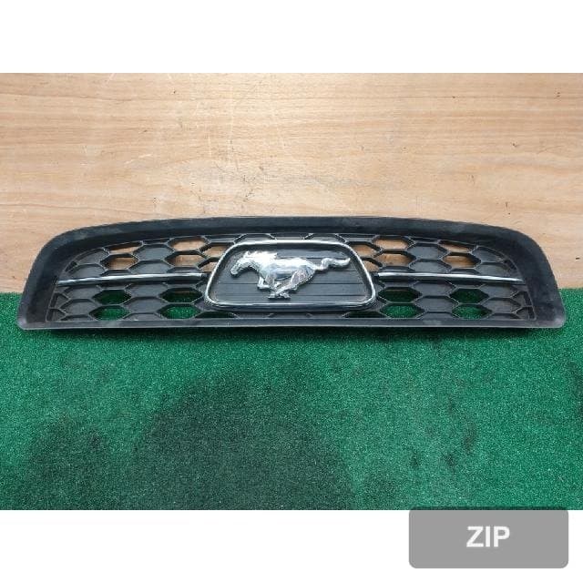 Ford Mustang 2013 — решётка радиатора