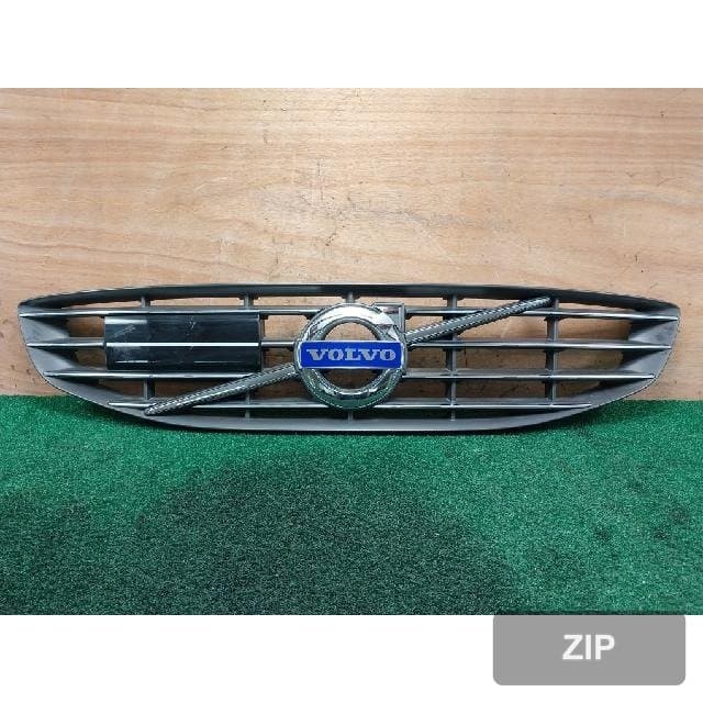 Volvo S60 2013 — решетка радиатора 31383750