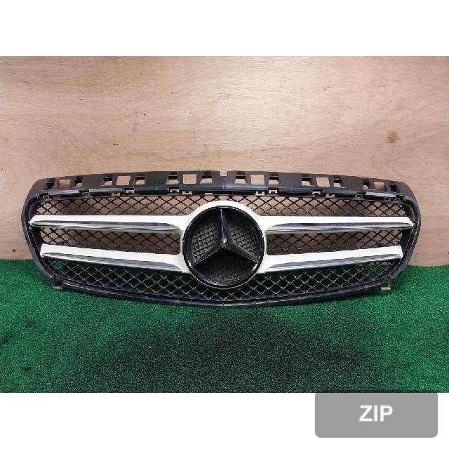 Mercedes-Benz A200 CDI BlueEFFICIENCY 2014 — решётка радиатора A1768880260
