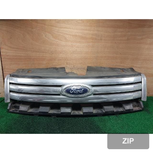 Ford Taurus 2009 — решетка радиатора 8G138A164AD