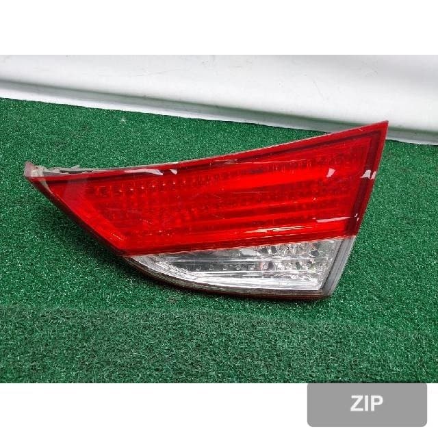Hyundai Avante MD 2012 — накладка крышки багажника правая с фонарём 92404-3X0