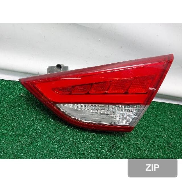 Hyundai YF Sonata The Brilliant 2014 — накладка крышки багажника правая 92404-3S3