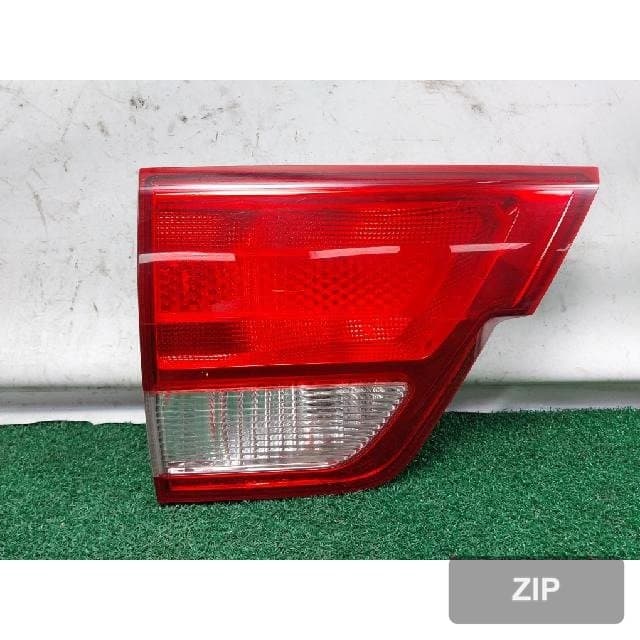 Jeep 3.0 CRD 2011 — накладка крышки багажника левая 57010275AE