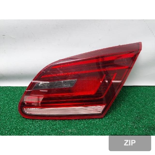 Volkswagen The New Passat 2.0 TDI 2012 — накладка крышки багажника правая 3C8 945 308 P