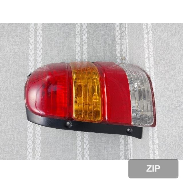 Ford Escape 2003 — задний фонарь правый