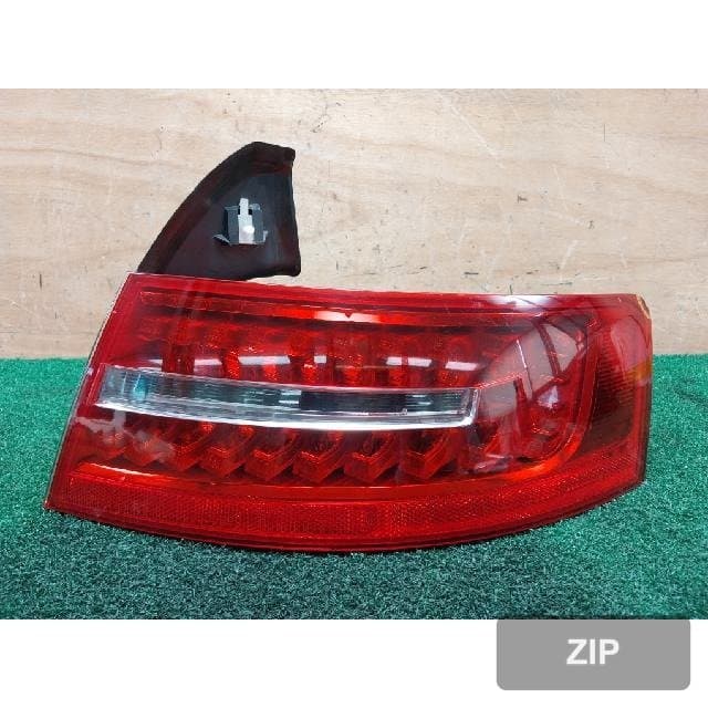 Audi A6 2009 — задний фонарь правый (пассажирский)