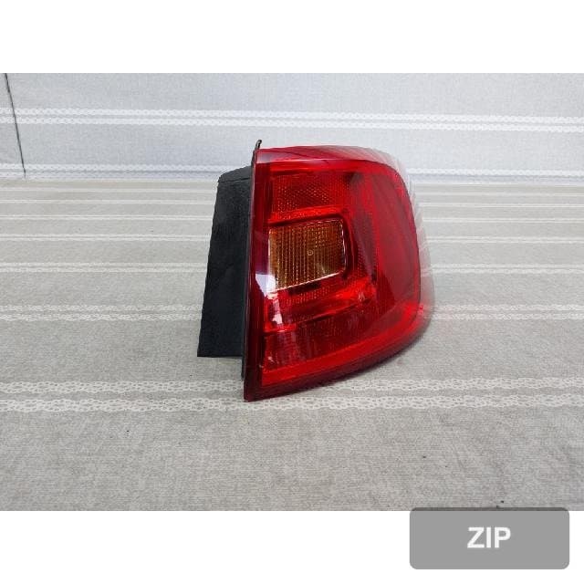 Volkswagen Jetta 2014 — задний фонарь правый