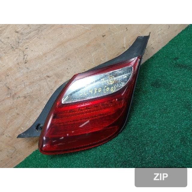 Lexus SC 430 2006 — задний фонарь правый