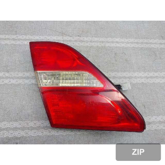 Lexus LS 430 2003 — накладка крышки багажника левая с фонарём подсветки номера
