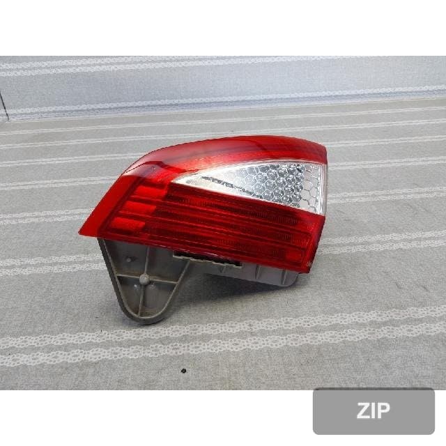 Ford All New Mondeo 2008 — накладка крышки багажника правая с фонарём подсветки номера