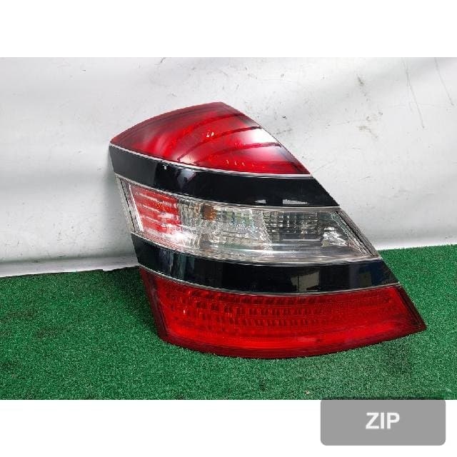 Mercedes-Benz S550L 2007 — задний фонарь левый A221 820 0364