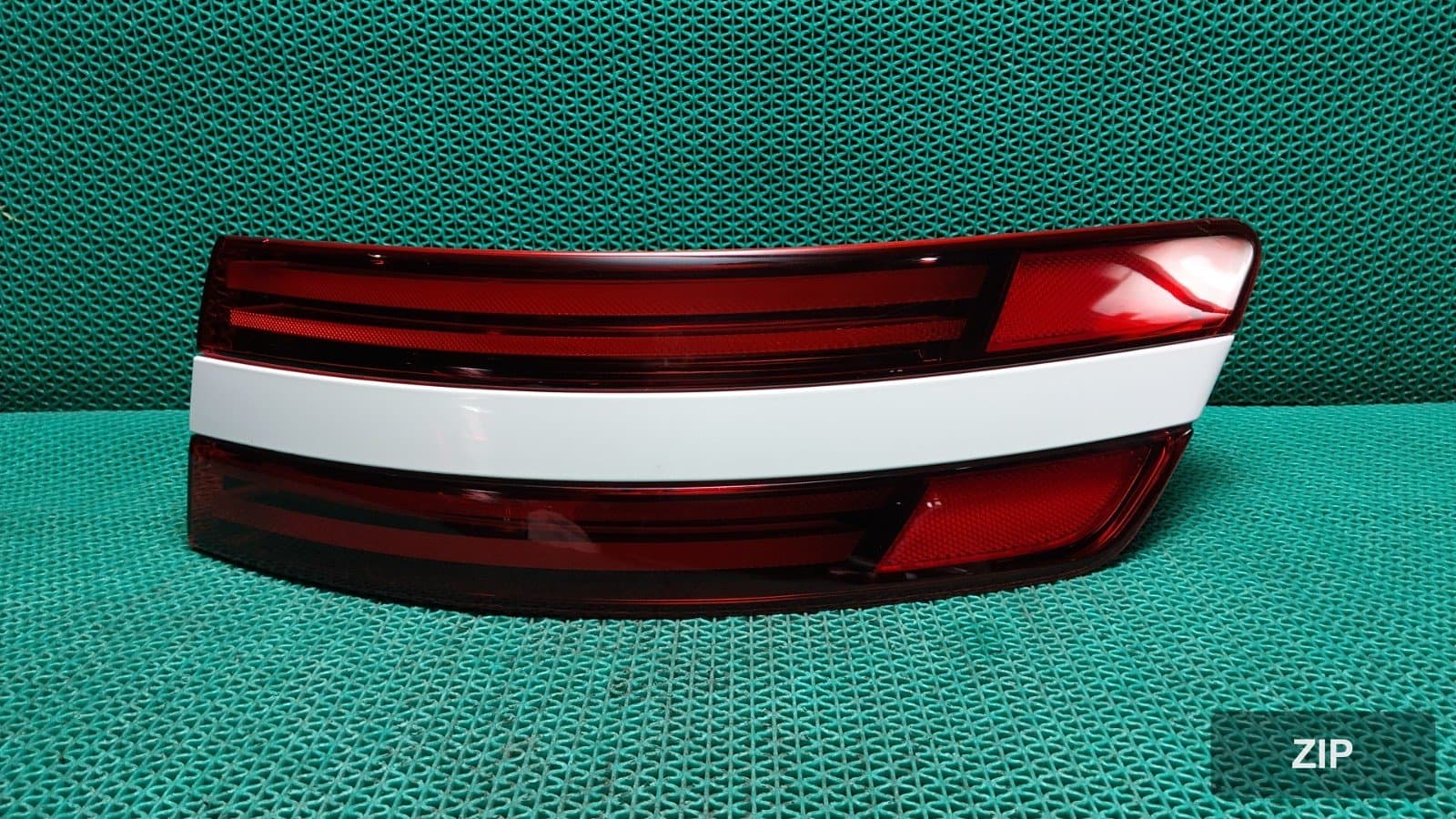Genesis GV70 2022 — задний фонарь правый