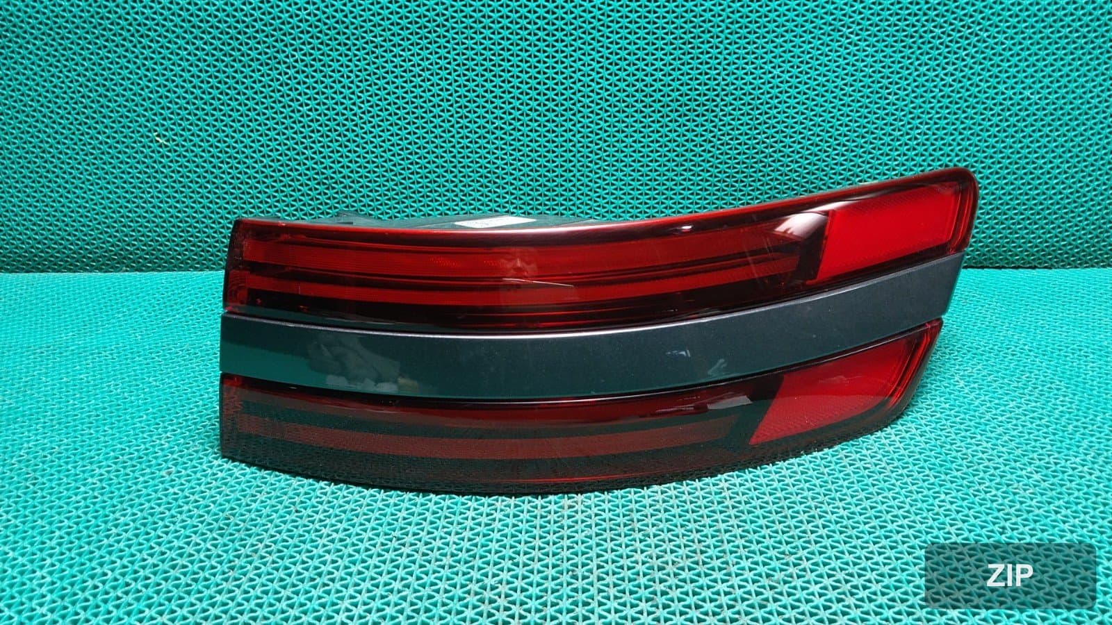 Genesis GV70 2021 — задний фонарь правый