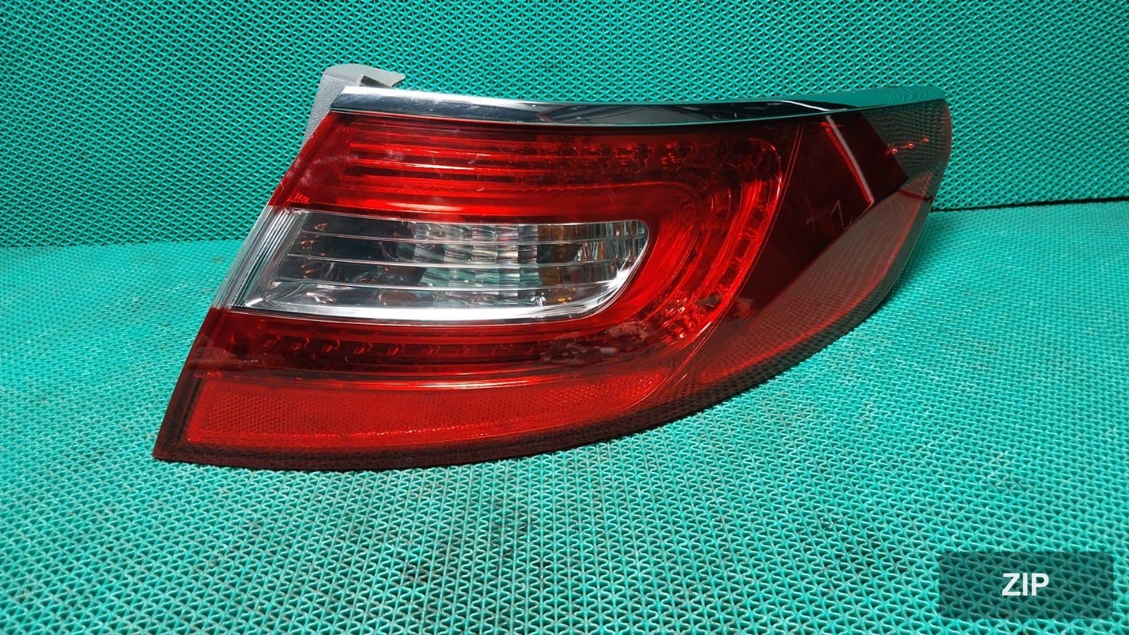 Hyundai Grandeur HG 2015 — задний фонарь правый 924043V0