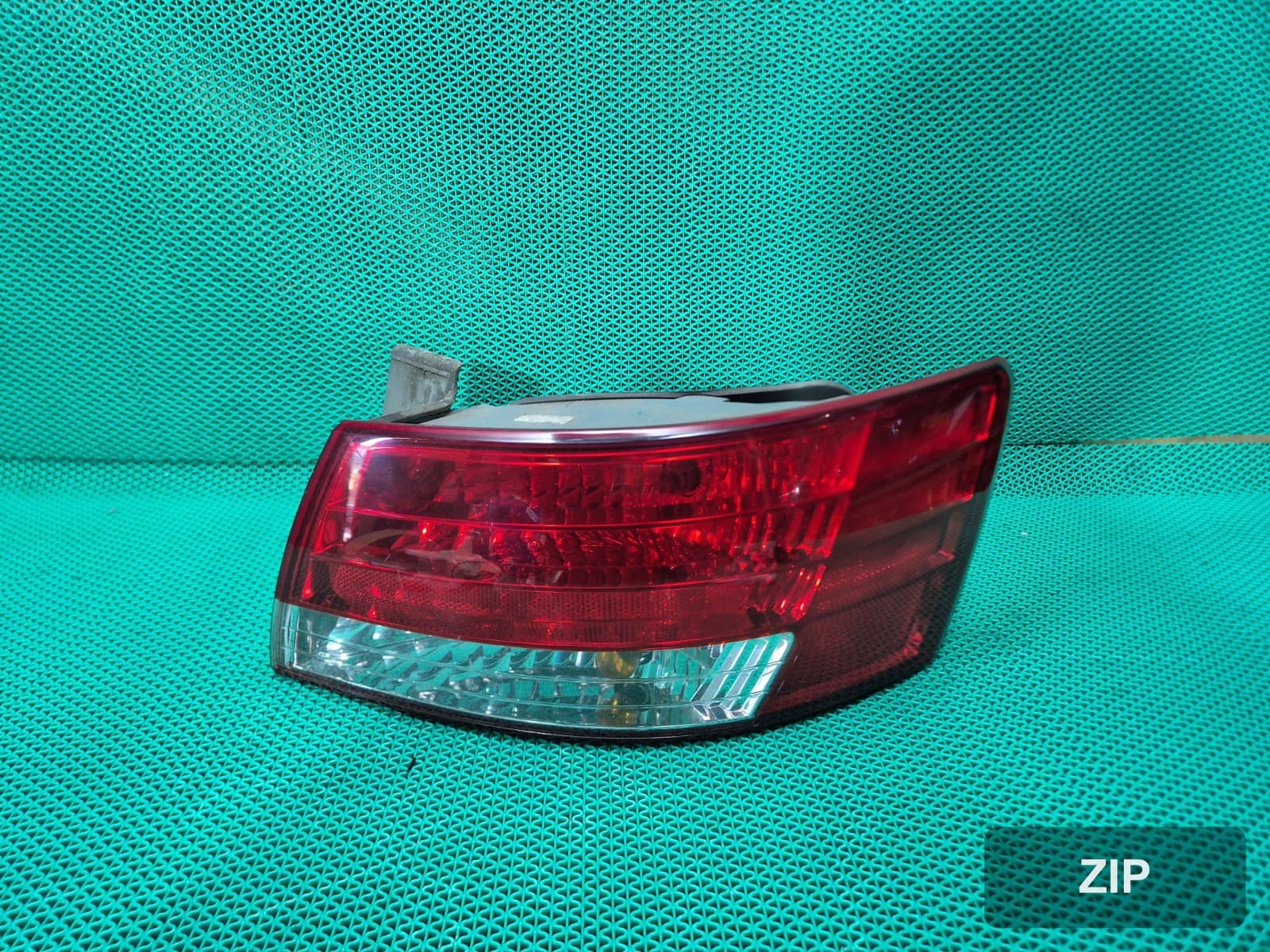Hyundai NF Sonata 2005 — задний фонарь правый (комбинированный) 924023K000