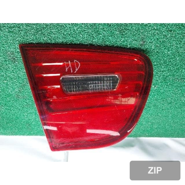 Hyundai Avante HD 2008 — накладка крышки багажника левая (с подсветкой номера) 92403-2H00