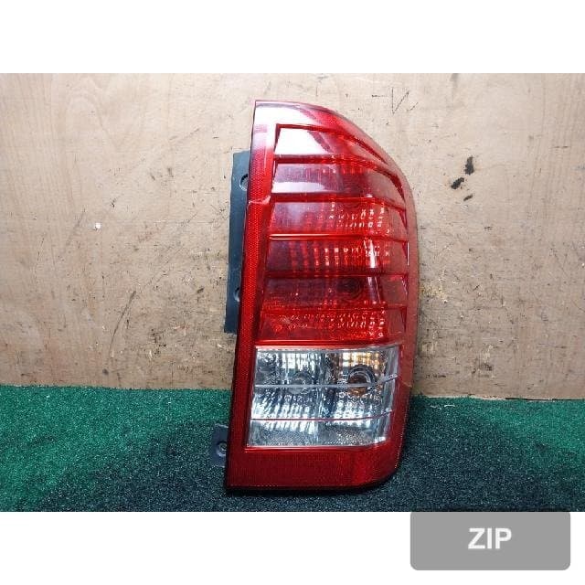 Kia Carnival 2010 — фонарь задний правый (пассажирский) 924024J000