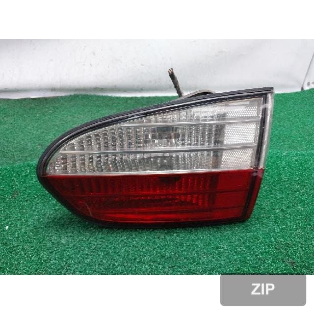 Hyundai Starex 2007 — накладка крышки багажника правая с фонарём подсветки номера