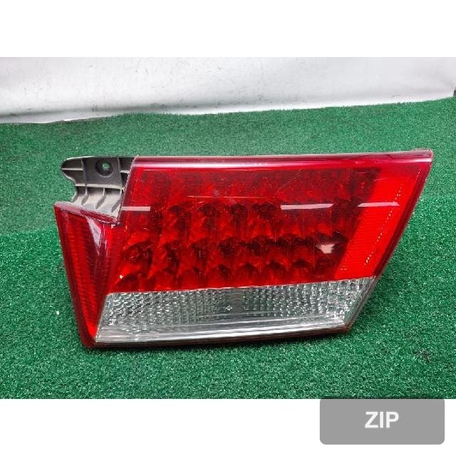 Hyundai Grandeur TG 2006 — накладка крышки багажника правая с фонарём